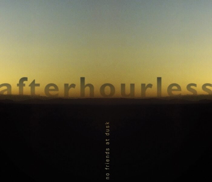 Afterhourless lança No friends at dusk, EP ruidoso e etéreo: shoegaze puro, entre My Bloody Valentine, Ride e noise pop, num cartão de visitas potente e espacial.
