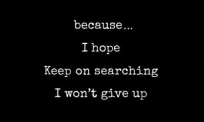 Julian Lennon revisita fitas antigas, ecoa o pai John em clima de reclusão e entrega um EP que soa como uma epifania para beatlemaníacos.