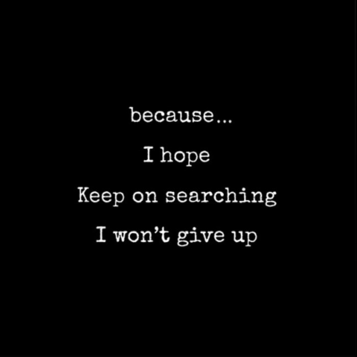 Julian Lennon revisita fitas antigas, ecoa o pai John em clima de reclusão e entrega um EP que soa como uma epifania para beatlemaníacos.