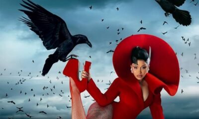 Cardi B volta feroz em Am I the drama?, misturando vingança, ostentação e caos pop num rap afiado, teatral e cheio de provocações.
