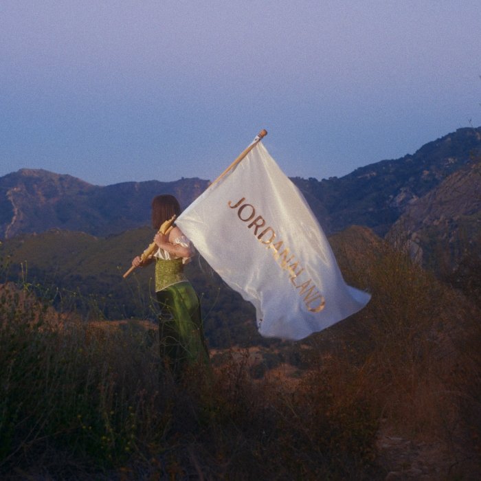 Soft rock alternativo com humor e confissão: em Jordanaland, Jordana mistura pop oitentista, r&b leve e ironia irresistível.
