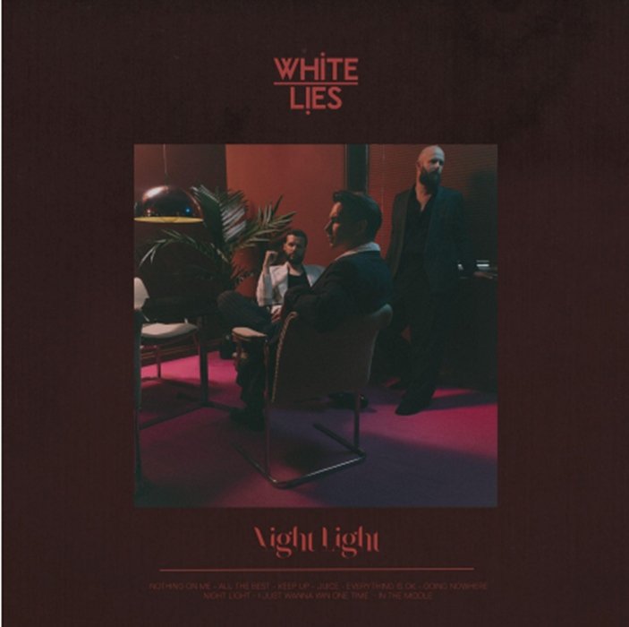 Em Night light, o White Lies mergulha no pós-punk com krautrock, soul e elegância à la Roxy Music, entregando um disco enxuto, inventivo e sempre bem encaixado.