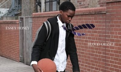 Produtor camaleônico, Dev Hynes (nome por trás de Blood Orange) une pop e trevas pessoais em Essex honey, disco introspectivo que mistura dream pop, soul minimalista e ousadia sonora.