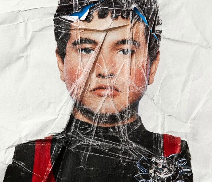 Miss Simpatia, álbum de Number Teddie, mistura folk, emo e eletrônica para transformar traumas familiares e afetivos em pop confessional, sombrio e cheio de sinceridade.