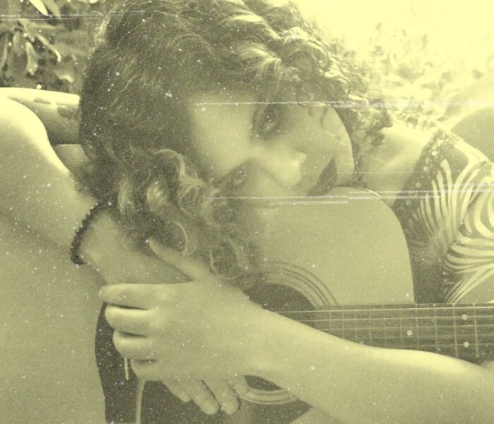 Projeto de Agatha Fortes, Pobre Orfeu mistura em álbum epônimo estilos como MPB, psicodelia e folk, em canções folk íntimas, imaginativas e de clima setentista.