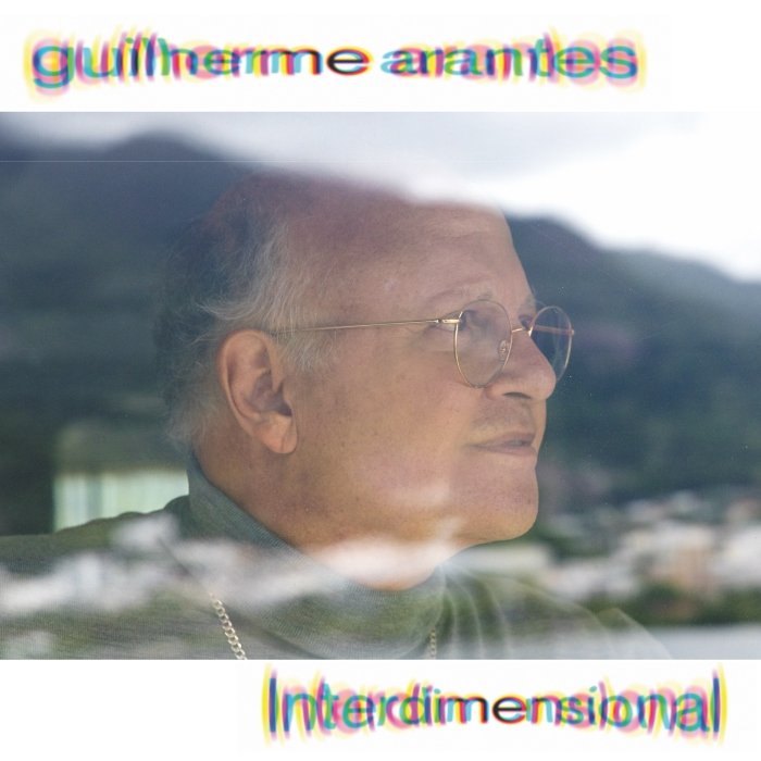 Interdimensional reafirma Guilherme Arantes como MPB-pop sofisticado, unindo rock 70/80, bossa e hits, em diálogo com novas gerações.