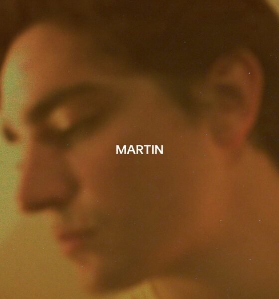 Martin estreia com Nossa memória: pop adulto de viés 80s/MPB, solar e delicado, entre soul, bossa e baladas intimistas bem cuidadas.