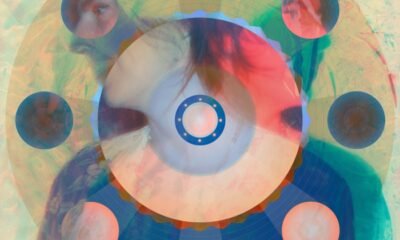 Saints and aliens é pop meditativo de Sis and The Lower Wisdom: folk, jazz e psicodelia guiados por baixo e piano, em travessia espiritual.