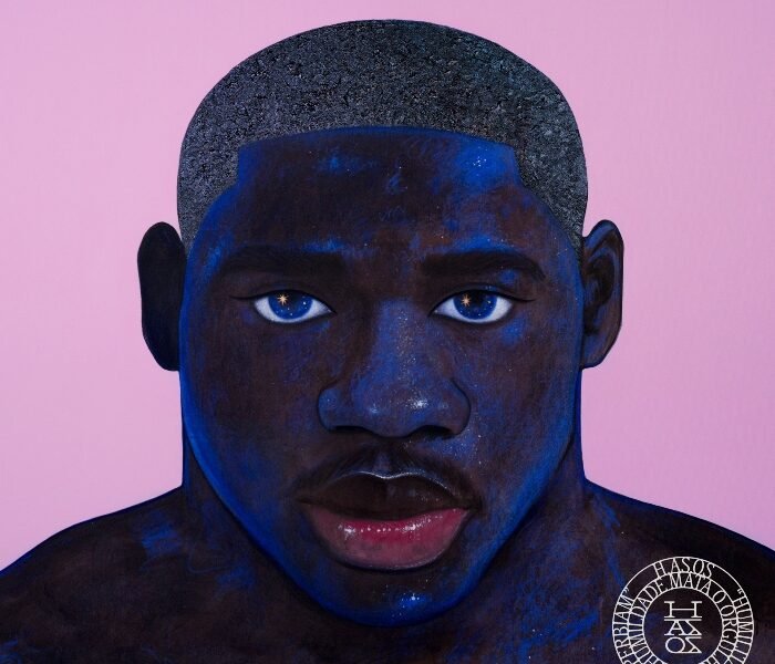 Em Hasos, Baco Exu do Blues transforma o rap em sessão de terapia: duelo interno, racismo, amor e solidão, com beats discretos e soul, blues, pop.