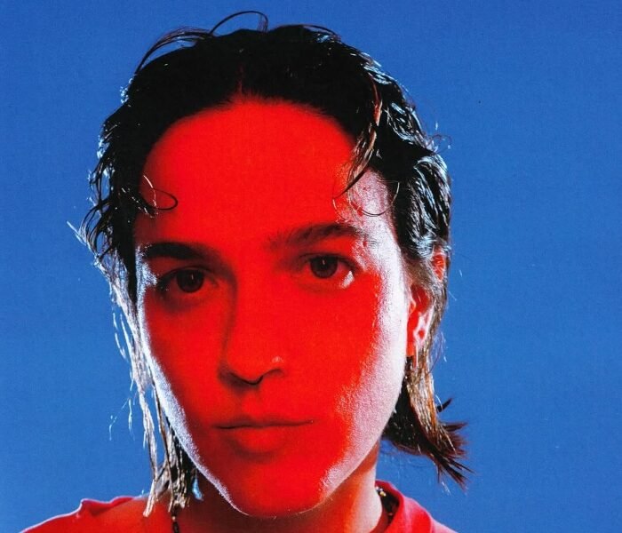 Flau Flau estreia com Íntimo oriental, disco que cruza intimidade, Paraíba, pop psicodélico e soft rock para falar de memória, afeto e vida adulta.