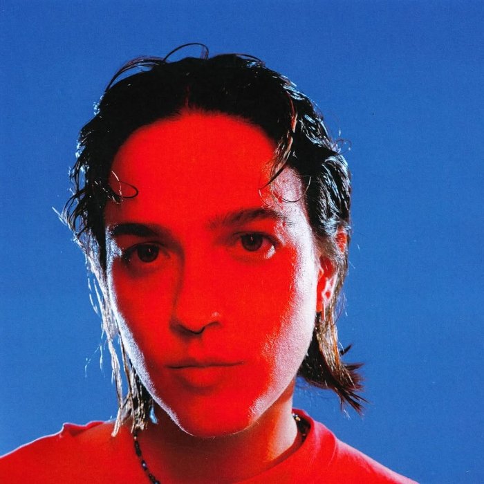 Flau Flau estreia com Íntimo oriental, disco que cruza intimidade, Paraíba, pop psicodélico e soft rock para falar de memória, afeto e vida adulta.