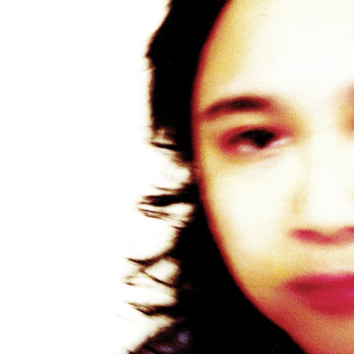 Jay Som turbina o bedroom pop em Belong: alt-pop introspectivo, parceria com Hayley Williams e ecos de 90s, folk, shoegaze e pós-punk.