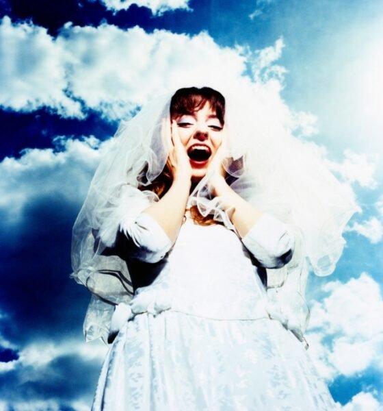 Entre luto e descobertas, Jenny On Holiday estreia com synthpop e dream pop oitentista em Quicksand heart, disco íntimo sobre vulnerabilidade e prazer.