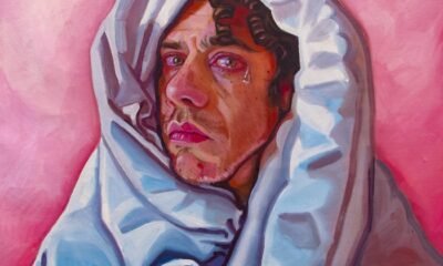 Luca Argel, brasileiro em Portugal, lança O homem triste: MPB clássica que dialoga com Vinicius e questiona a masculinidade aprendida.