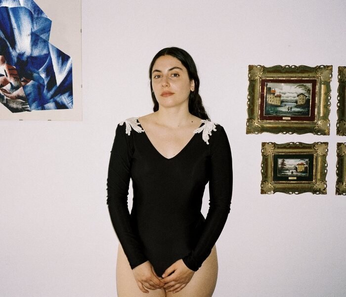 No álbum Dream life, Marta Del Grandi mistura memórias, política e fantasia num pop sofisticado entre dream pop, folk e ambient, com voz em primeiro plano.