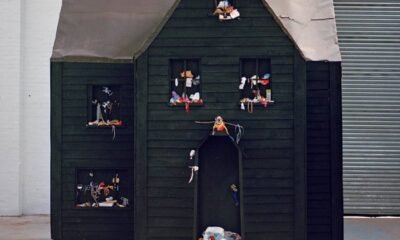 NewDad deixa o shoegaze flertar com o pós-punk em Altar, disco denso, pesad e melancólico sobre perdas, traumas e aprendizado cotidiano.