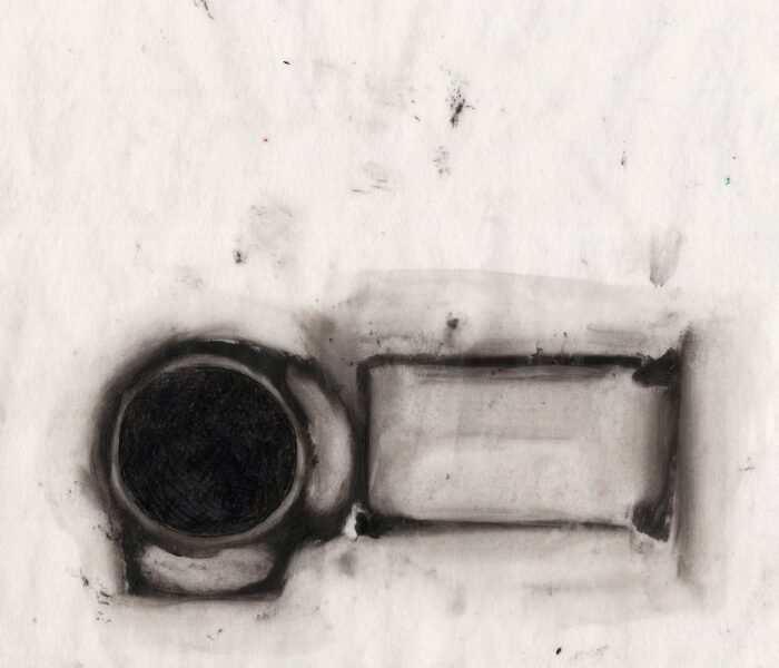 Sophia Chablau e Felipe Vaqueiro documentam afetos e política em Handycam: tropicalismo, MPB 60s e indie psicodélico num álbum que vai da alegria à melancolia em minutos.