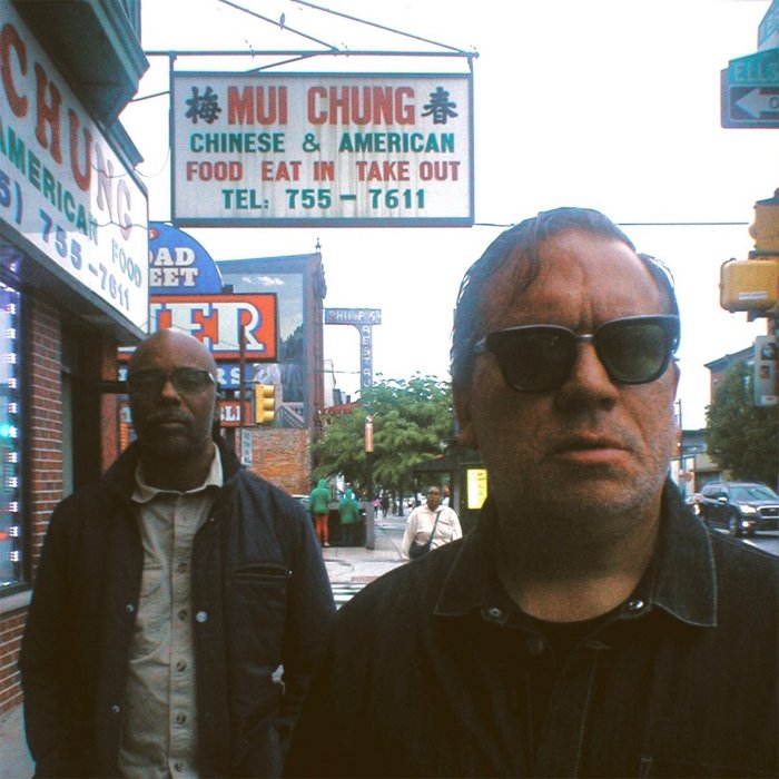 Feito pelo Chicago Underground Duo, Hyperglyph soa como obra de grupo grande. O som é jazz experimental, afrobeat e caos criativo com espírito quase punk e clima místico-industrial.