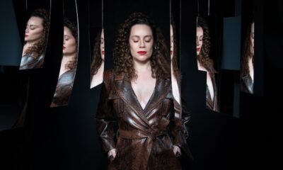 Em Corpo coral, Monica Casagrande revisita clássicos femininos em disco audiovisual intimista, entre jazz e rock, com versões pessoais e clima existencial.