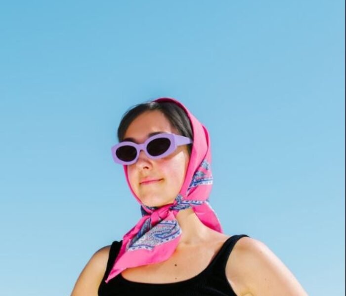 Em Dói-dói proibido, Femme Falafel mistura rap e disco com humor e ironia; letras criativas, clima pop oitentista e visão própria do pop lusófono.