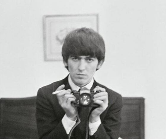 Capa do livro The third eye: Early photographs, com as fotos de George Harrison