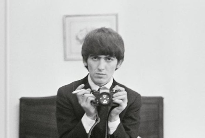 Capa do livro The third eye: Early photographs, com as fotos de George Harrison