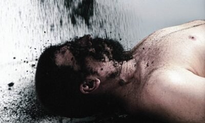 Autópsia+, de Getúlio Abelha, mistura metal, brega e humor em faixas caóticas e criativas, ampliando o EP com terror, ironia e um som fora de qualquer padrão.