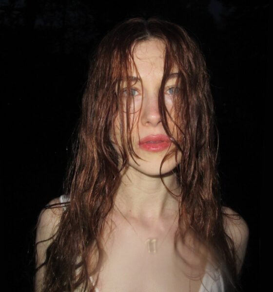 EP Heavy hair, de Grace Inspace, mistura alt-pop introspectivo, referências indie e letras pessoais sobre peso emocional e fragilidade.