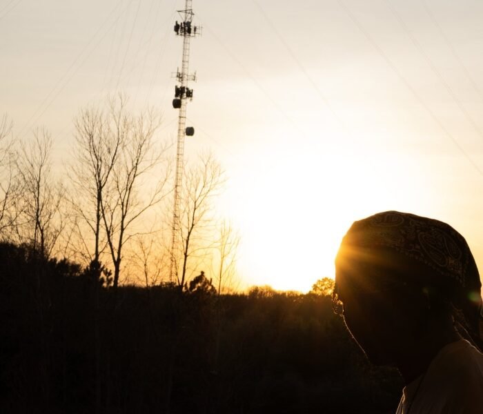 Heavensouls mistura afro-prog, metal e eletrônica em álbum político e experimental, que homenageia a Nigéria com som intenso e cheio de camadas.