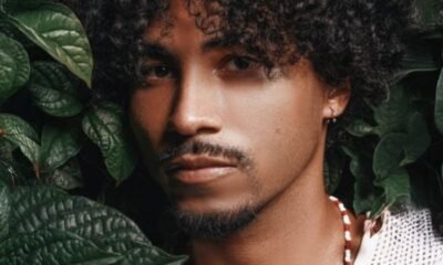 Ivyo mistura beats eletrônicos e ritmos afro-baianos em disco que cruza tradição, pista e MPB, com participações e clima de pesquisa sonora.