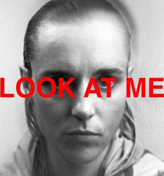 Jehnny Beth (capa do single Look at me)