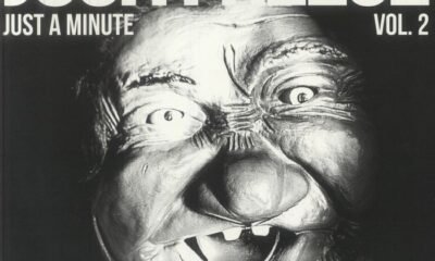 Josh Freese lança Just a minute vol. 2: 25 faixas em 25 minutos, punk veloz, zoeiro e criativo, além do rótulo de baterista mais requisitado do rock.