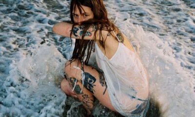 Em Heaven 2, Lala Lala une alt-pop e dream pop introspectivo. Disco alterna bons momentos e climas melancólicos, com letras abertas a interpretação.