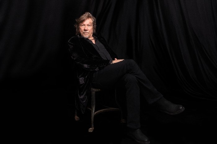 “Eita” em turnê: Lenine vai transformar o disco em encontro com o público