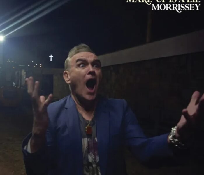 Make-up is a lie mostra Morrissey amargo e conspiratório, preso a mágoas e polêmicas. Musicalmente irregular, mistura bons momentos a ideias cansadas.