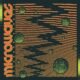 Noise rock extremo e calculado: Microwaves mistura riffs pesados, ritmos quebrados e caos preciso, entre grunge, metal e experimentalismo.