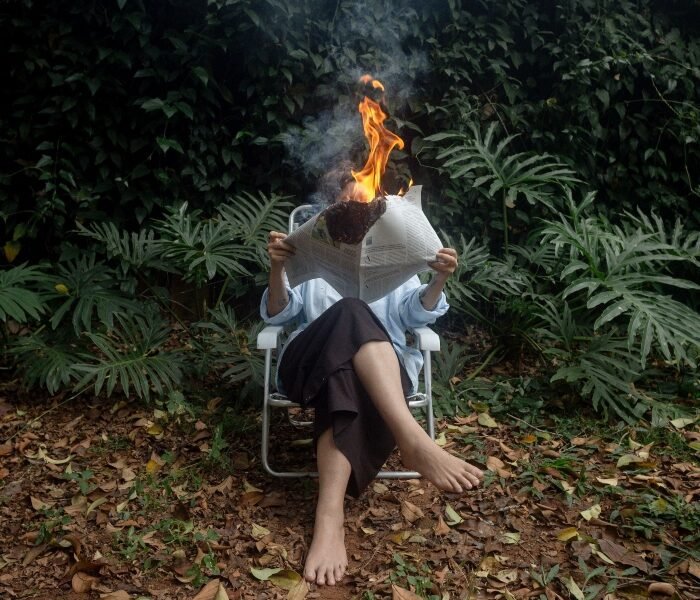 Paola Lappicy mistura MPB, eletrônico e samba em disco urbano sobre solidão, amores e caos interno, com referências diversas e clima contemplativo.