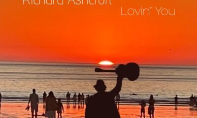 Lovin’ you traz Richard Ashcroft revigorando o britpop com clima mais leve e pop, mas o disco oscila entre bons momentos e faixas pouco inspiradas.