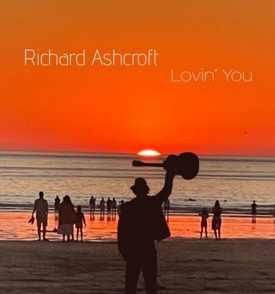 Lovin’ you traz Richard Ashcroft revigorando o britpop com clima mais leve e pop, mas o disco oscila entre bons momentos e faixas pouco inspiradas.