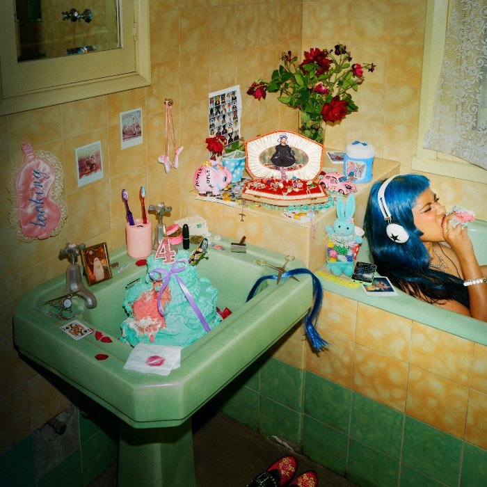 Capa do álbum Looking for people to unfollow, de Ecca Vandal