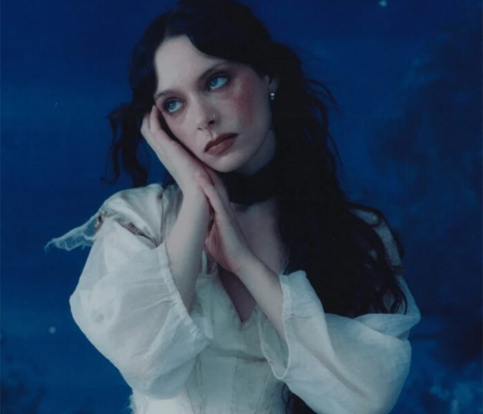 Ouvimos: Holly Humberstone – “Cruel world”