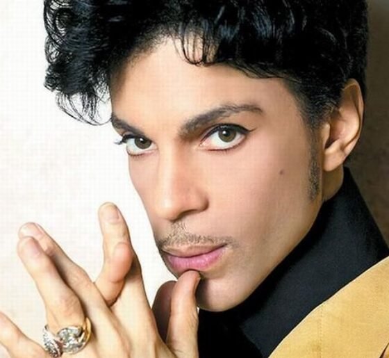 Prince: dez anos após a morte do cantor, sai semi-inédita dele (Foto: World's Direction)