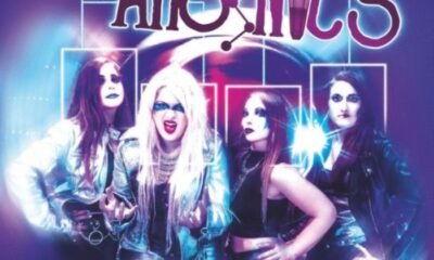 Quarteto francês feminino The Arsenics mistura glam, punk e metal em estreia pesada e teatral, com vocais agudos e clima sombrio ao estilo hard oitentista.