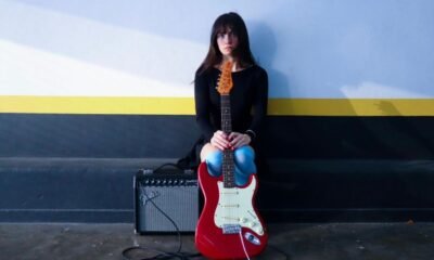 Isinha mistura vingança pop, rockabilly e hyperpop em “Os meninos” (Mi Hazan / Divulgação)