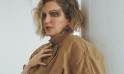 Julie Neff adianta no Bandcamp “Trapped”, música sobre as dores da endometriose e da adenomiose (Foto: Josh Kirshner / Divulgação)