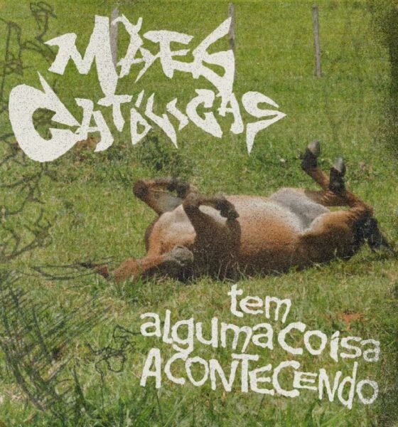 Resenha: Mães Católicas – “Tem alguma coisa acontecendo”