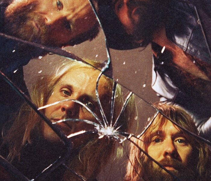 Resenha: Kadavar – “Kids abandoning destiny among vanity and ruin”