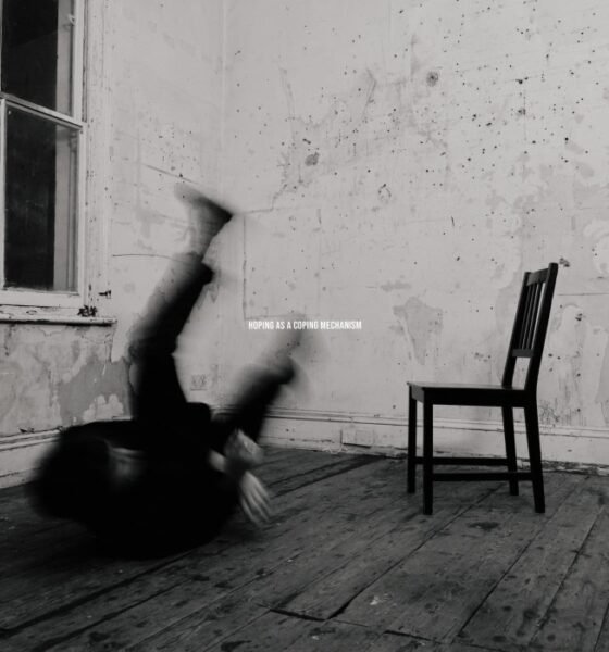 Resenha: Mould – “Hoping is a coping mechanism”