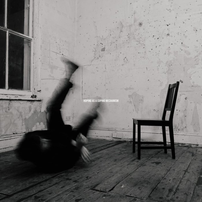 Resenha: Mould – “Hoping is a coping mechanism”