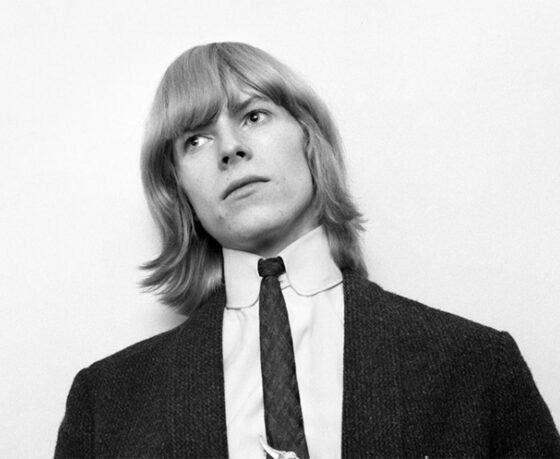 Baú de David Bowie libera as gravações dele em 1965 (com Jimmy Page na guitarra)